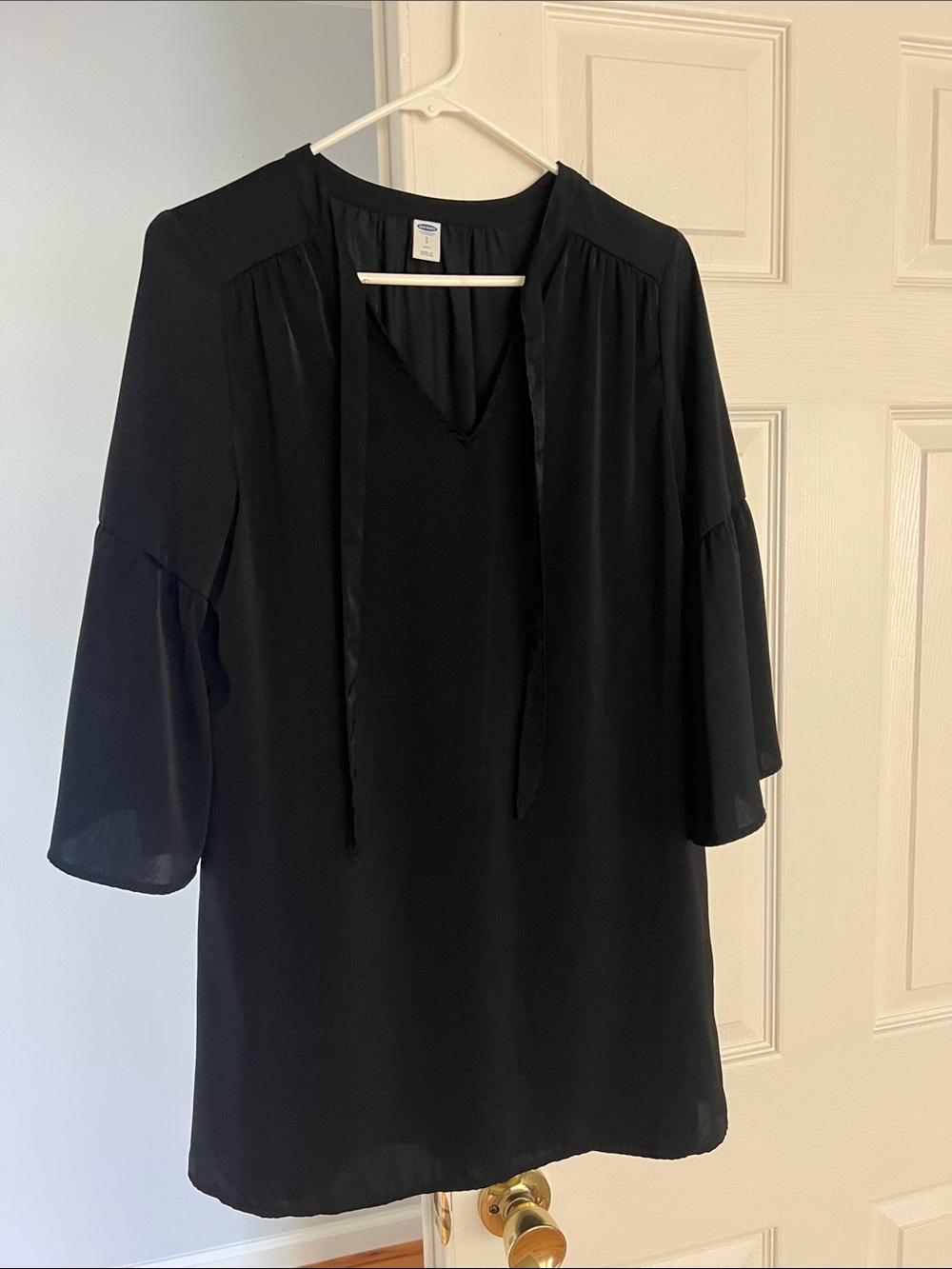 Old Navy Black V-Neck Tie-Slee Dress